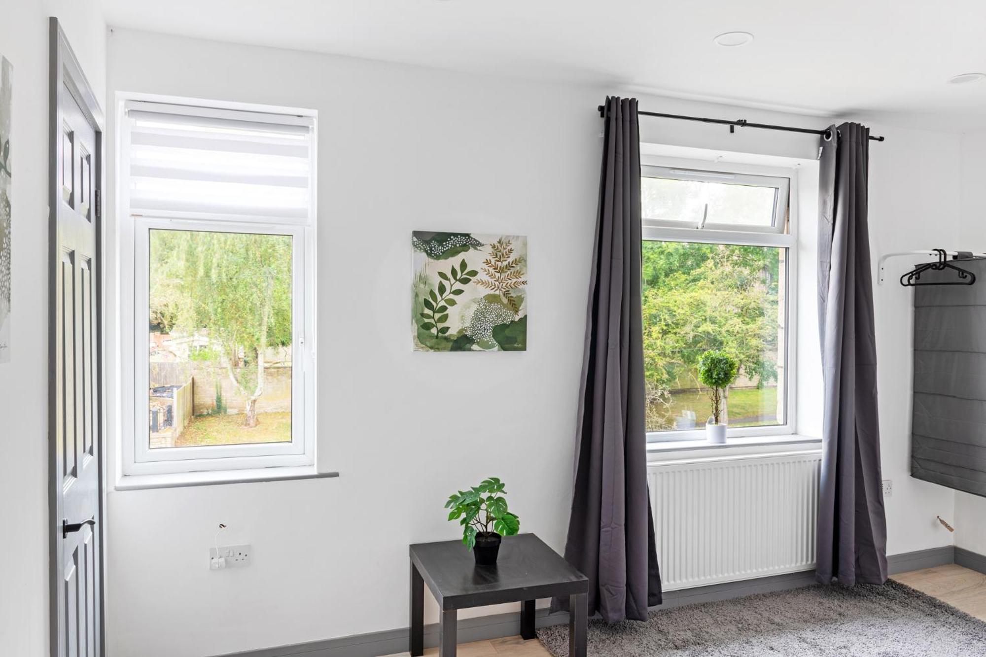 Stanion Luxurious 3 Bedroom Modern House Northamptonshire, Double, Twins, Single, Free Parking, Free Wi-Fi, Pets, Up To 8 Sleeps, 4 Smart Tvs コービー エクステリア 写真