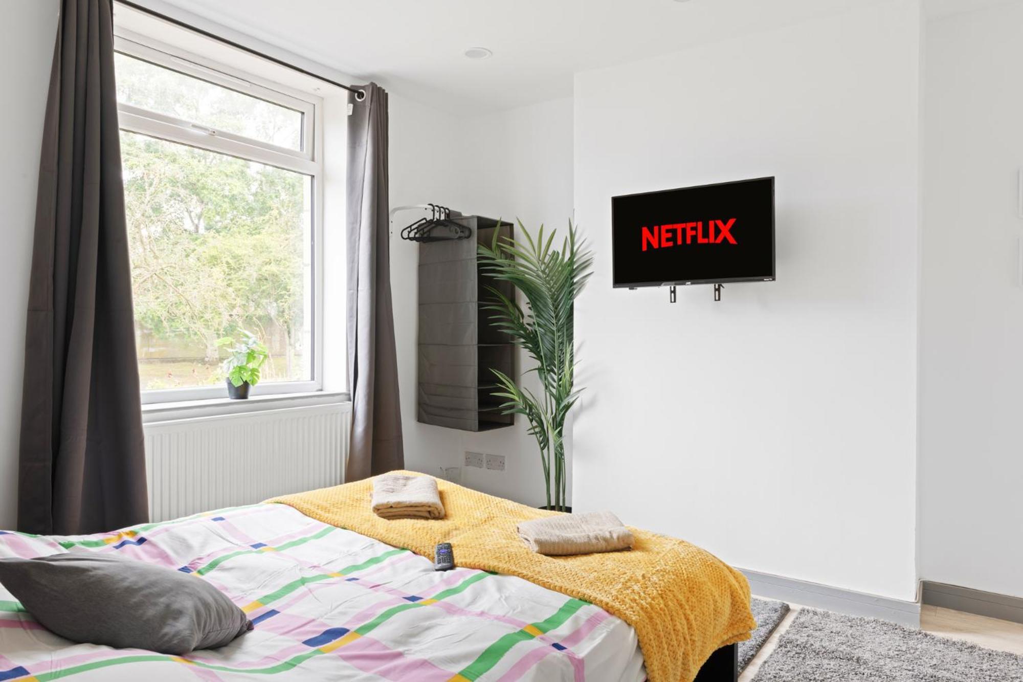 Stanion Luxurious 3 Bedroom Modern House Northamptonshire, Double, Twins, Single, Free Parking, Free Wi-Fi, Pets, Up To 8 Sleeps, 4 Smart Tvs コービー エクステリア 写真