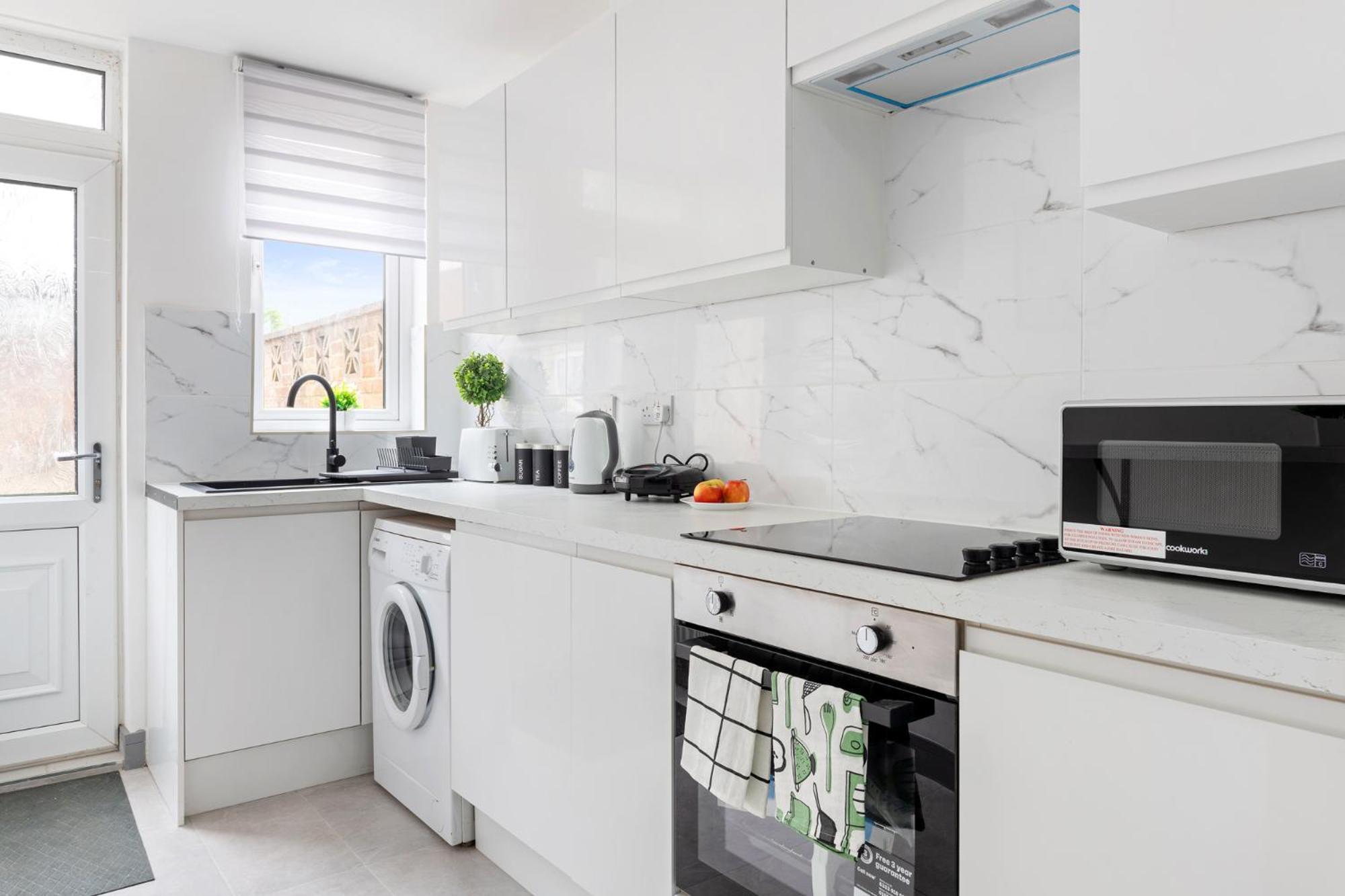 Stanion Luxurious 3 Bedroom Modern House Northamptonshire, Double, Twins, Single, Free Parking, Free Wi-Fi, Pets, Up To 8 Sleeps, 4 Smart Tvs コービー エクステリア 写真