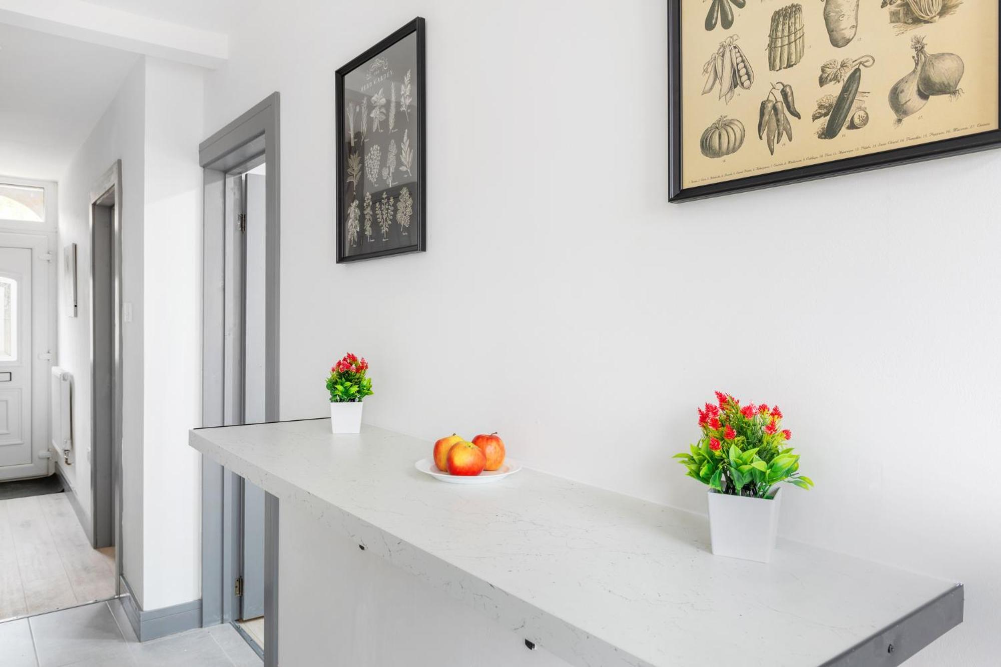 Stanion Luxurious 3 Bedroom Modern House Northamptonshire, Double, Twins, Single, Free Parking, Free Wi-Fi, Pets, Up To 8 Sleeps, 4 Smart Tvs コービー エクステリア 写真