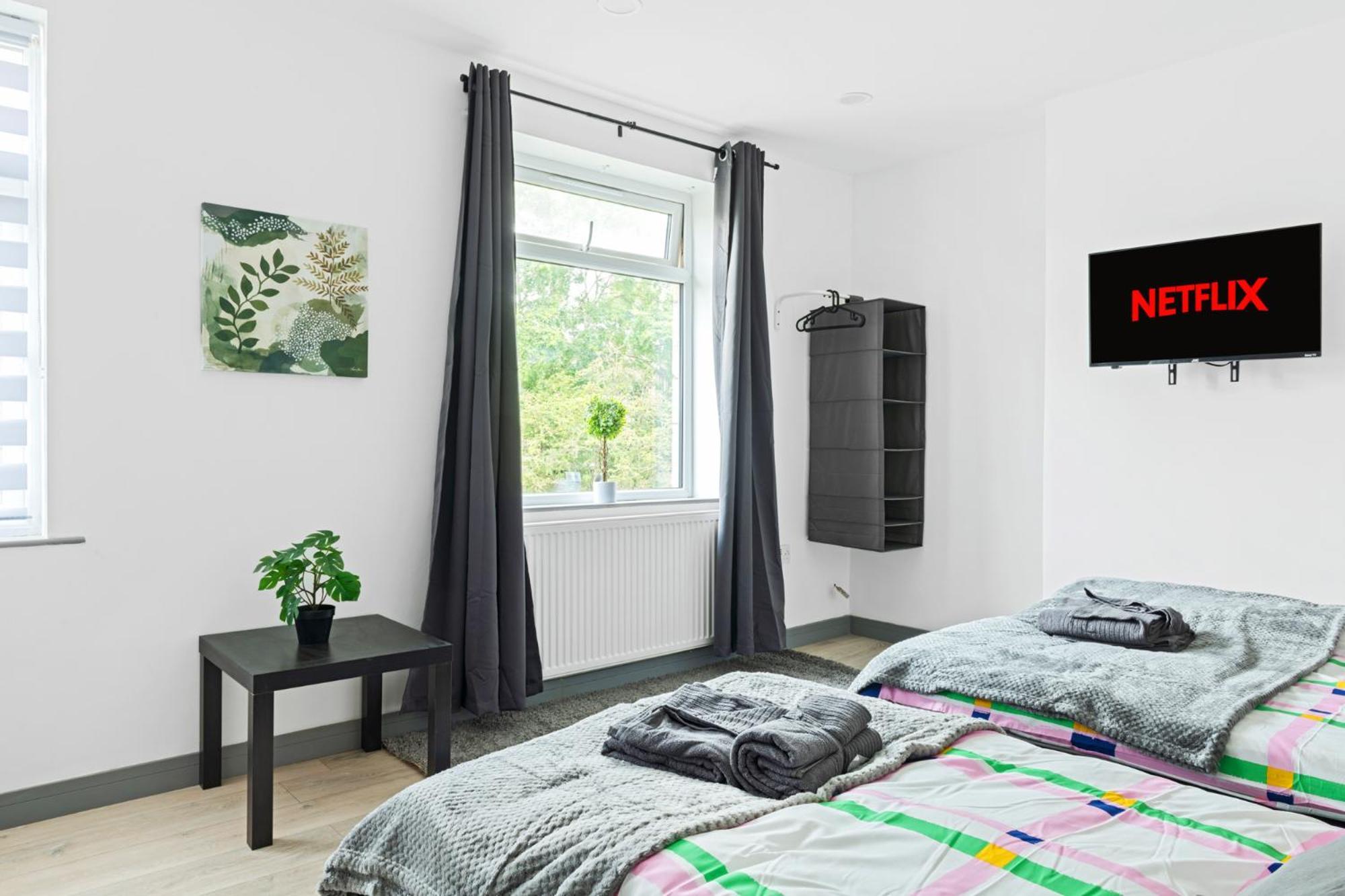 Stanion Luxurious 3 Bedroom Modern House Northamptonshire, Double, Twins, Single, Free Parking, Free Wi-Fi, Pets, Up To 8 Sleeps, 4 Smart Tvs コービー エクステリア 写真