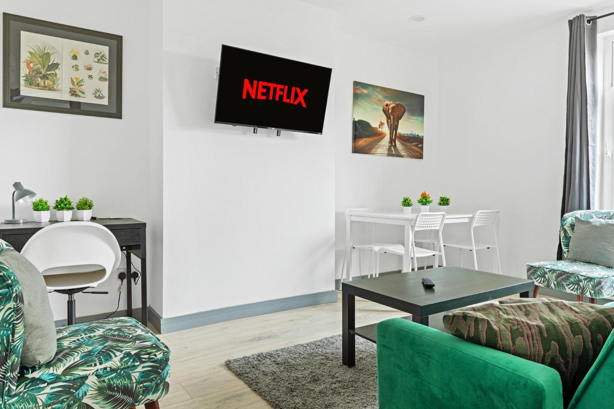 Stanion Luxurious 3 Bedroom Modern House Northamptonshire, Double, Twins, Single, Free Parking, Free Wi-Fi, Pets, Up To 8 Sleeps, 4 Smart Tvs コービー エクステリア 写真