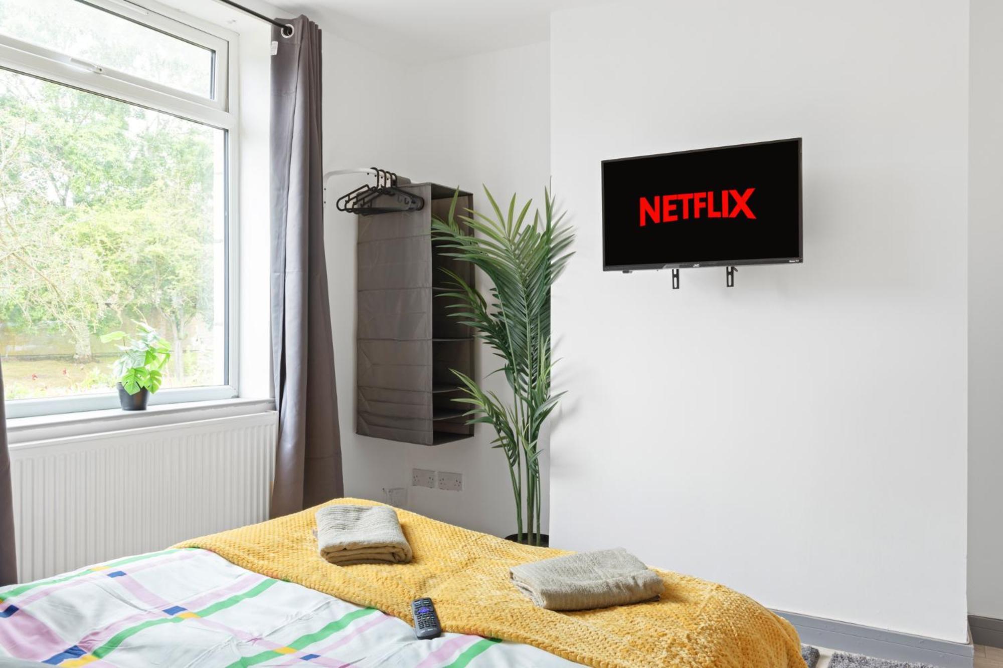 Stanion Luxurious 3 Bedroom Modern House Northamptonshire, Double, Twins, Single, Free Parking, Free Wi-Fi, Pets, Up To 8 Sleeps, 4 Smart Tvs コービー エクステリア 写真